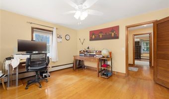 9 Valley Dr, Bristol, RI 02809