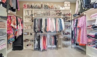 4261 Lakeshore Dr, Basehor, KS 66007