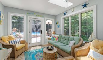 49 Hadlock Rd, Falmouth, ME 04105
