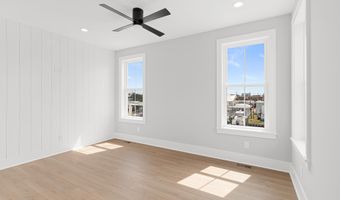 121 Sound Dr, Atlantic Beach, NC 28512
