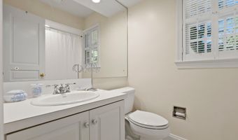 7009 LOCH LOMOND Dr, Bethesda, MD 20817