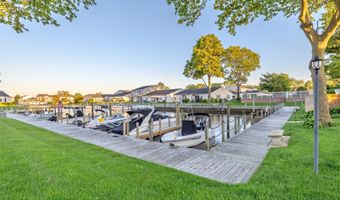 7 Harbor N, Amityville, NY 11701