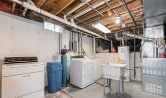 352 Country Ln, Algonquin, IL 60102
