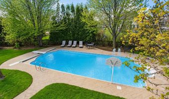 3 BLACKWOLF Ct, Algonquin, IL 60102