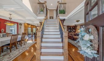 15 Foxcroft Rd, Albertson, NY 11507