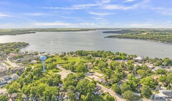 41 Dewey St, Arnolds Park, IA 51331
