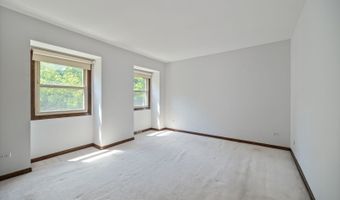 2218 N Williamsburg St, Arlington Heights, IL 60004