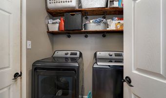 1813 Edgewood Dr, Aurora, MO 65605