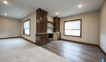1604 W River Bend St, Brandon, SD 57005