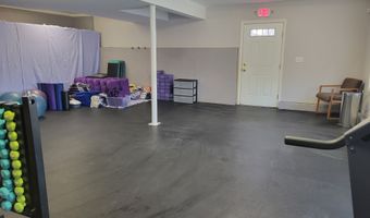 366 Federal Rd, Brookfield, CT 06804