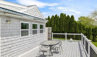35 Willow Ave, Narragansett, RI 02882
