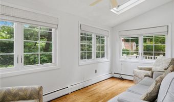 10 Sprague St, Cumberland, RI 02864