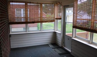 3 E Elm St, Alton, IL 62002