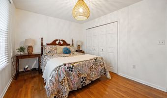 1274 Cheshire St, Cheshire, CT 06410