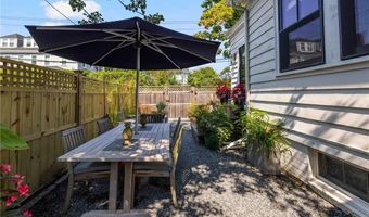 41 Hunter Ave, Newport, RI 02840