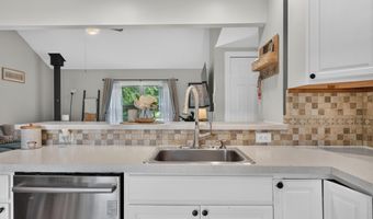 15510 Davis Dr, Addison, MI 49220