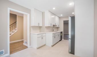7602 WESTLAKE Ter 19, Bethesda, MD 20817