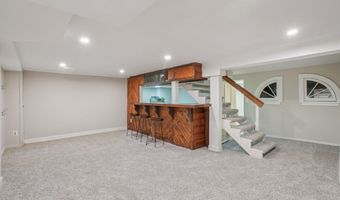1805 ARMY NAVY Dr, Arlington, VA 22202