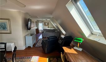 28 Calvert St 3, Newport, RI 02840
