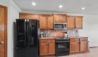 928 Bluestem Dr, Baldwin City, KS 66006