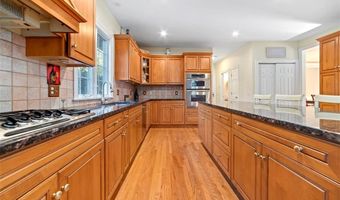 273 Finch Ln, North Kingstown, RI 02874