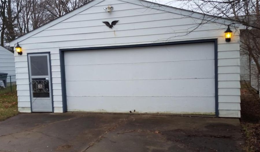 815 11th Ave SW, Austin, MN 55912 - 2 Beds, 1 Bath