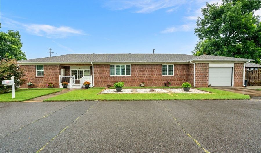 624 Locke St, Alma, AR 72921 - 3 Beds, 3 Bath