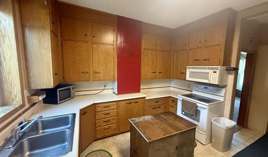 2088 S 1st Ave, Bowdle, SD 57428 - 4 Beds, 2 Bath