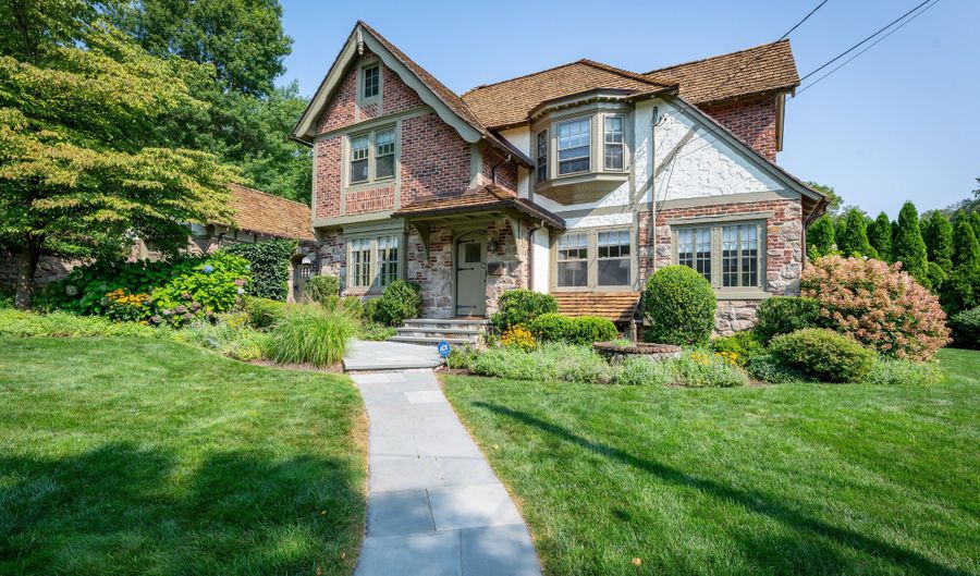36 Ridge Rd, Cos Cob, CT 06807 - 3 Beds, 3 Bath
