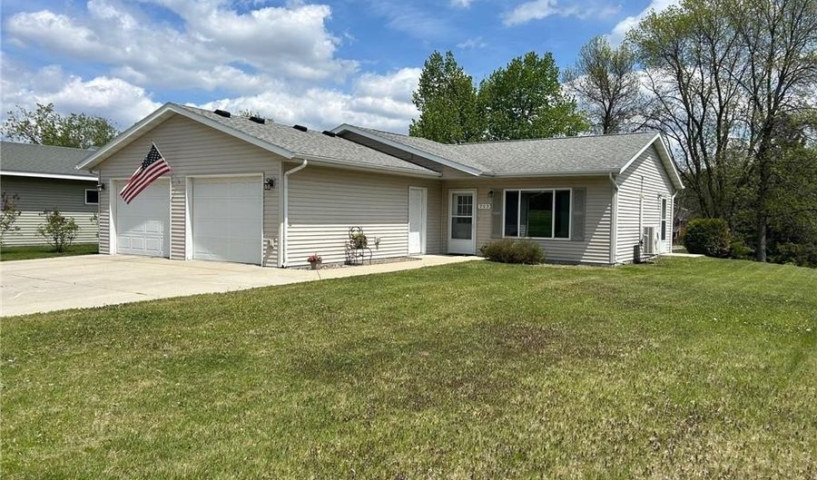 909 Oak St, Alexandria, MN 56308 - 2 Beds, 1 Bath