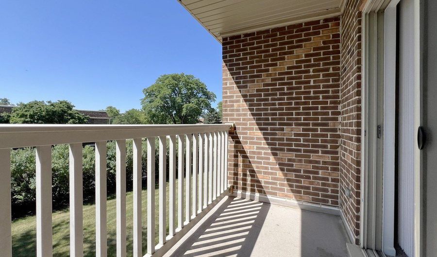 2415 N KENNICOTT Dr N 2D, Arlington Heights, IL 60004 - 1 Beds, 1 Bath