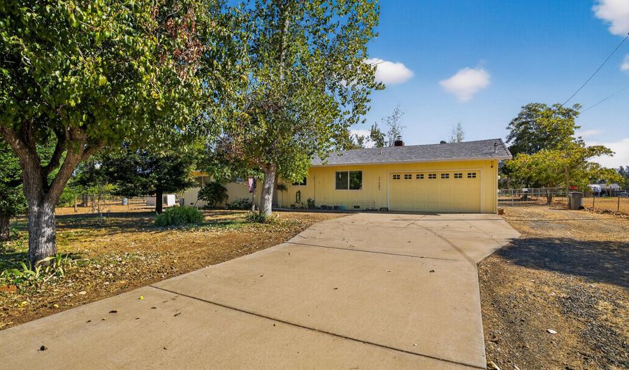 17201 Flowers Ln, Anderson, CA 96007 - 3 Beds, 2 Bath