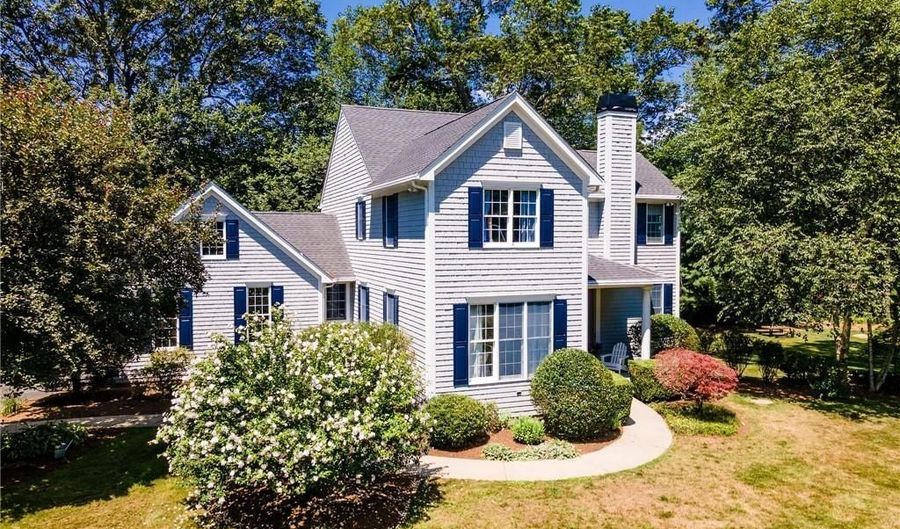 371 Glen Hill Dr, North Kingstown, RI 02874 - 4 Beds, 3 Bath