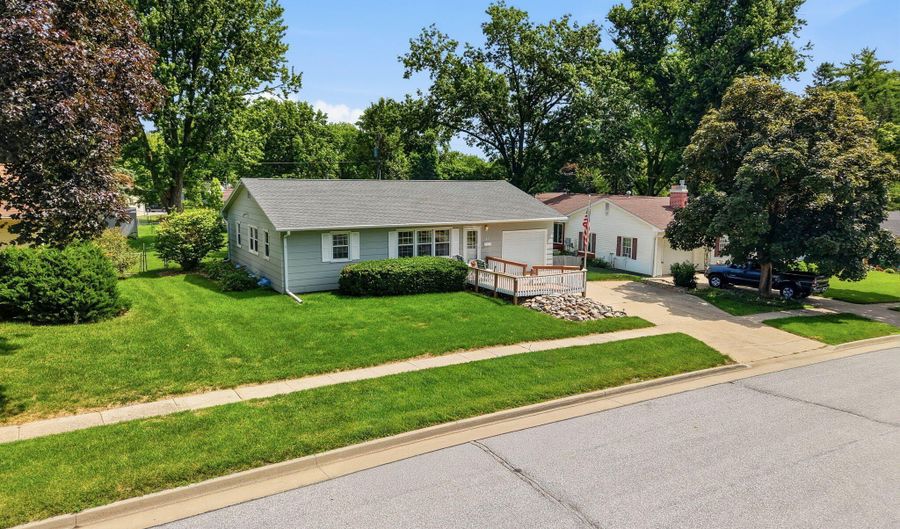 121 E O'Neil Dr, Ames, IA 50010 - 3 Beds, 3 Bath