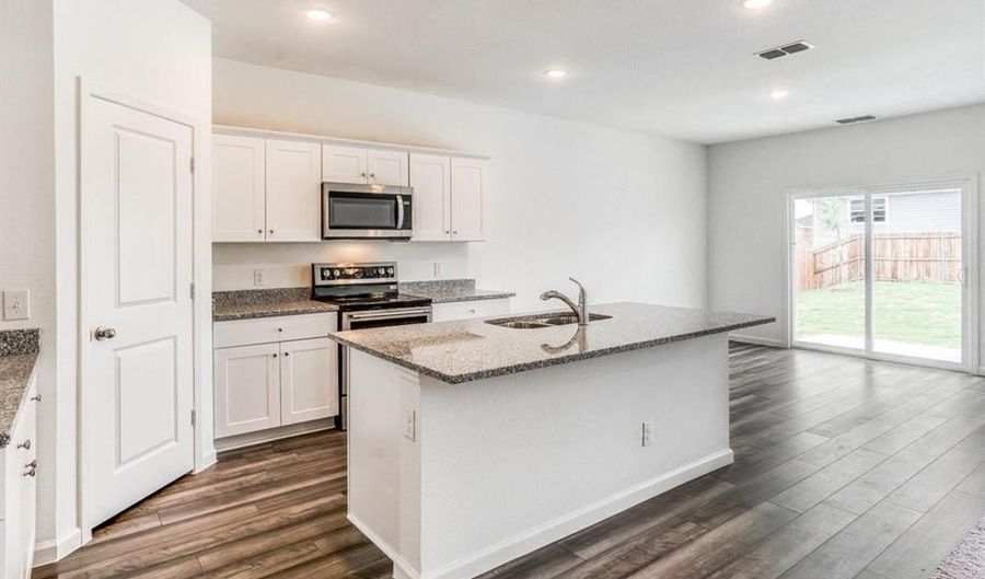 720 Holly St, Anna, TX 75409 - 5 Beds, 3 Bath