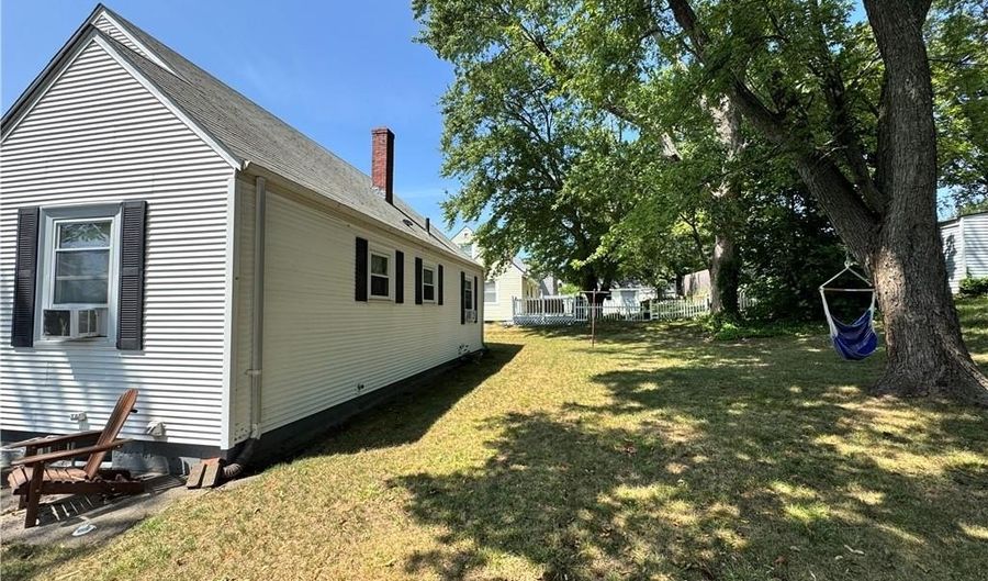 1 Garvin St, Cumberland, RI 02864 - 3 Beds, 1 Bath