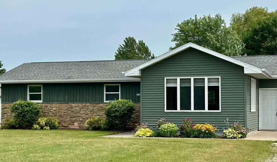 N138 COUNTY RD N, Appleton, WI 54915 - 3 Beds, 2 Bath