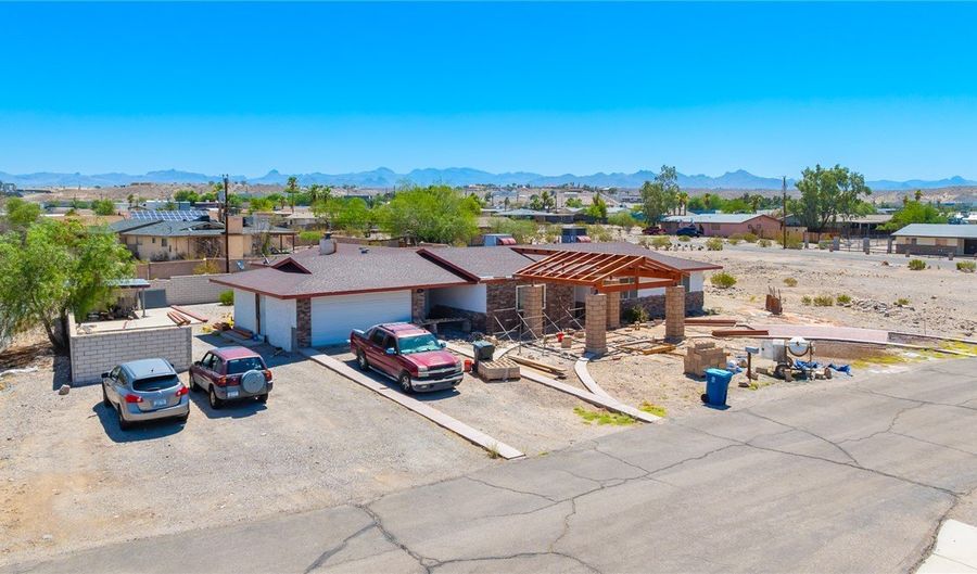 2332 Hummingbird Ln, Bullhead City, AZ 86442 - 4 Beds, 3 Bath