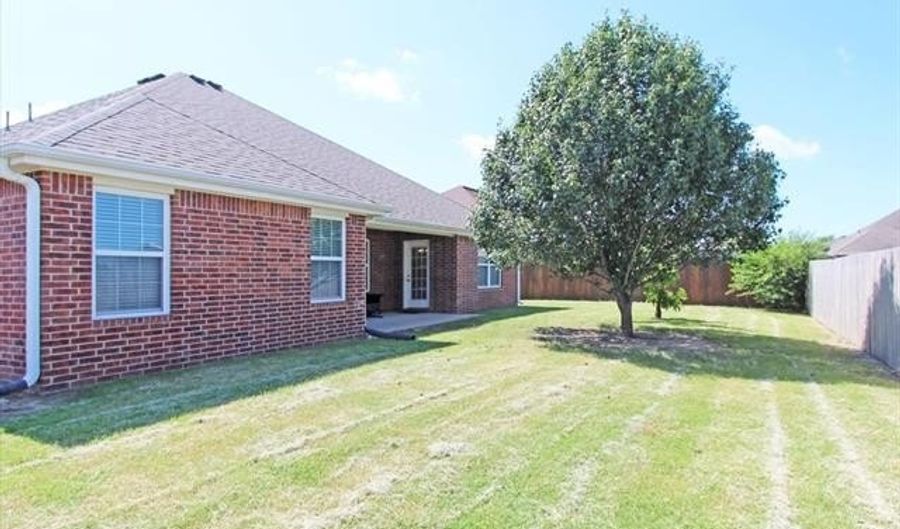 915 Terri Dr, Bartlesville, OK 74006 - 2 Beds, 2 Bath