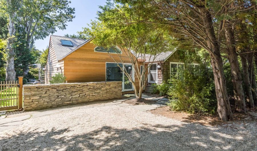 30 Hand Ln, Amagansett, NY 11930 - 4 Beds, 4 Bath