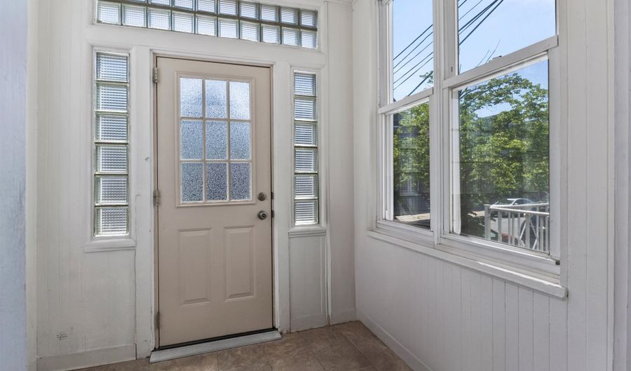 81 W 3RD St, Bayonne, NJ 07002 - 4 Beds, 2 Bath