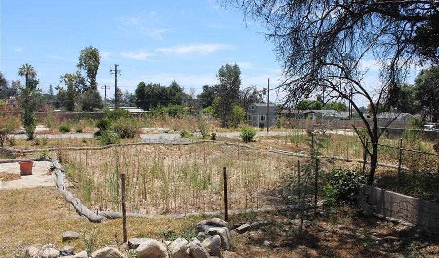 376 W Harriet, Altadena, CA 91001 - 0 Beds, 0 Bath