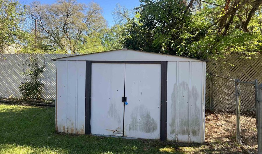 127 FORREST Ave, Bastrop, LA 71220 - 3 Beds, 2 Bath