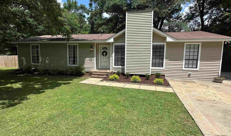 100 HUMMINGBIRD Cir, Alabaster, AL 35007 - 3 Beds, 2 Bath