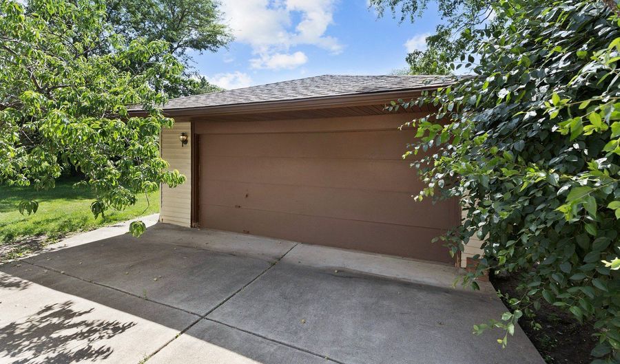 874 S Wisconsin Ave, Addison, IL 60101 - 3 Beds, 2 Bath