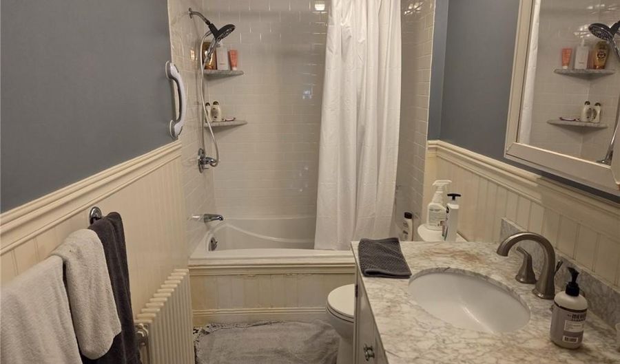 45 Woodlawn Ave 1, Bristol, RI 02809 - 3 Beds, 2 Bath