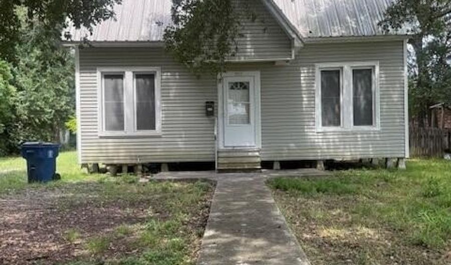 717 E 7th St, Crowley, LA 70526 - 2 Beds, 1 Bath