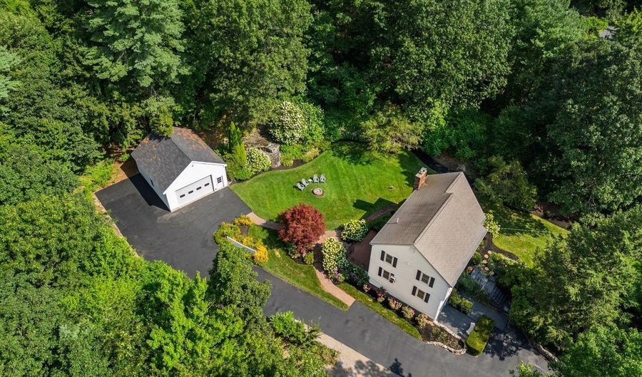 41 Gault Rd, Bedford, NH 03110 - 4 Beds, 4 Bath