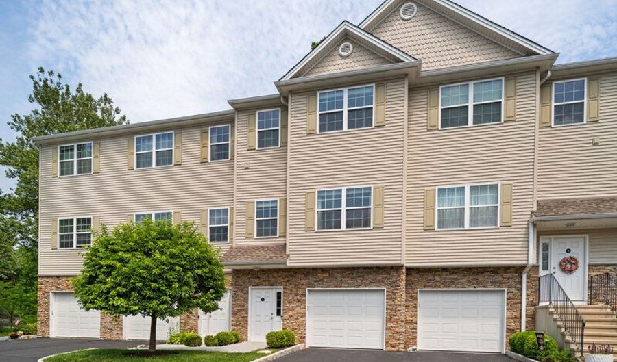 3 Riverview Ct 3, Brookfield, CT 06804 - 3 Beds, 4 Bath