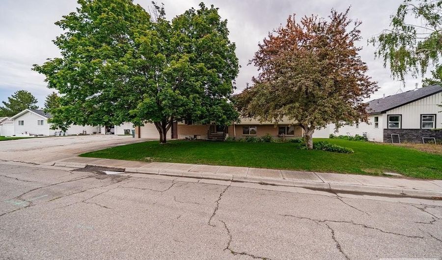 111 Benton St, Blackfoot, ID 83221 - 5 Beds, 2 Bath